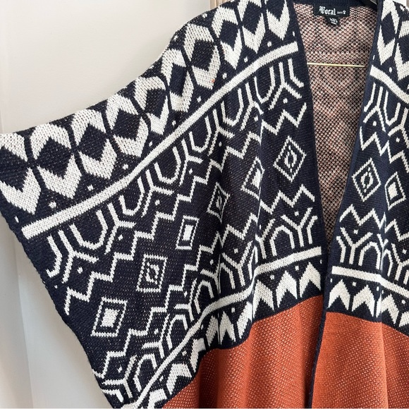 Vocal Geometric Wool Blend Open Blanket Cardigan Fringe L/XL - Picture 4 of 12